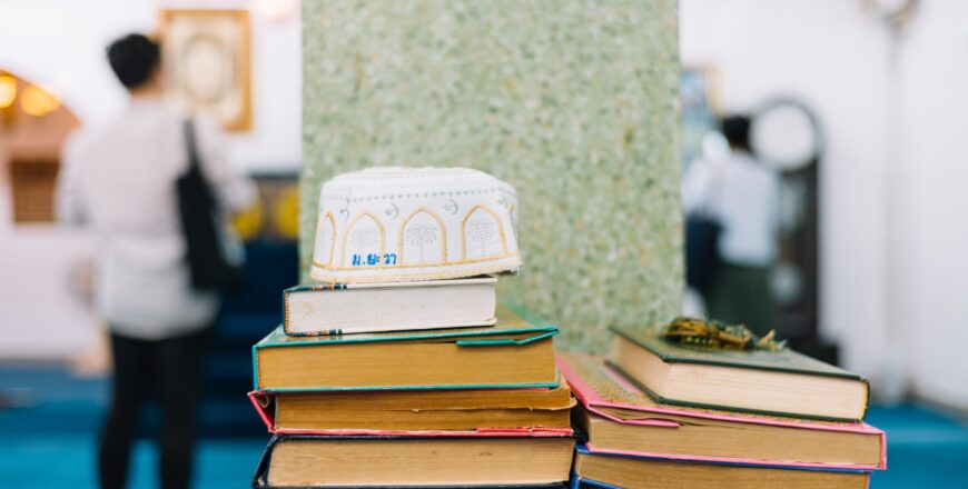 books-in-mosque-2022-11-15-14-25-04-utc