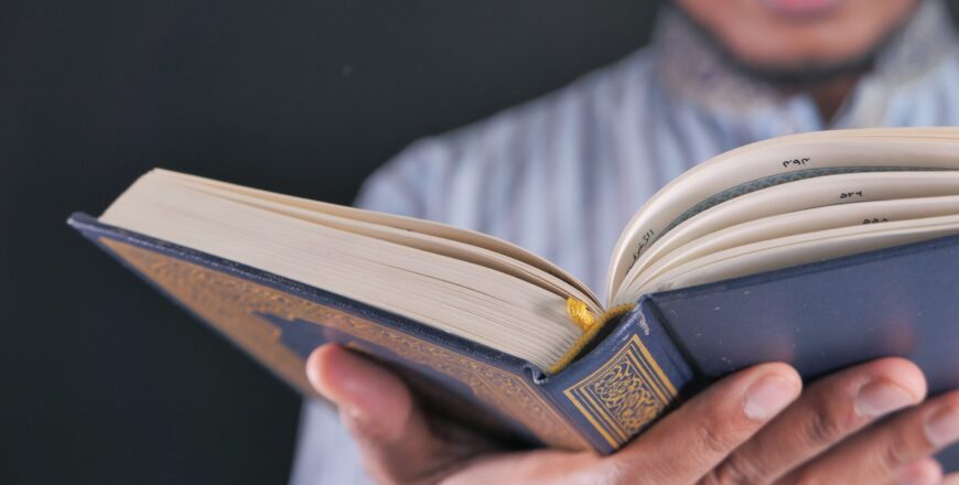muslim-mans-reading-quran-at-night-2022-11-17-14-51-41-utc